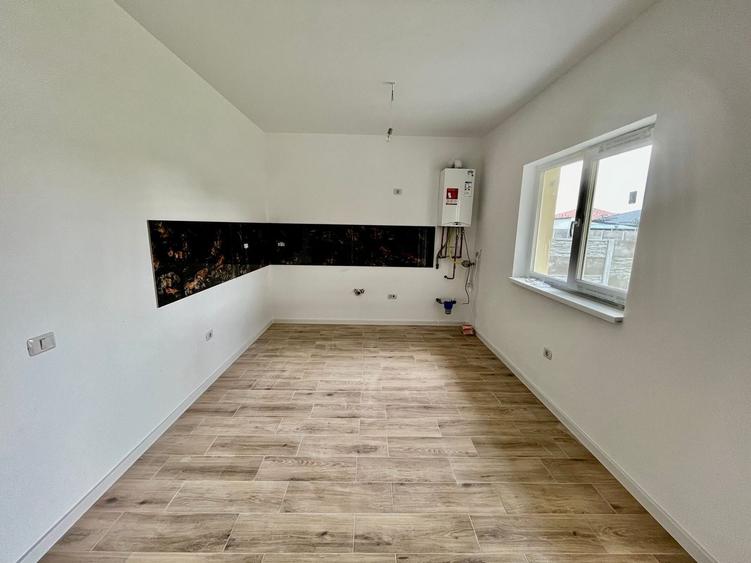 Duplex cu 3 camere cu Canalizare în Moșnița Nouă