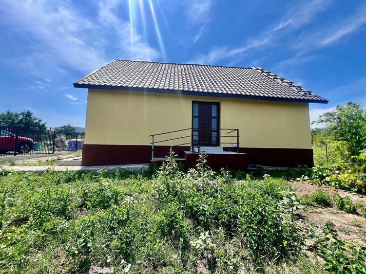 Casă cu 4 camere decomandat cu Teren 550 Mp în Voinești