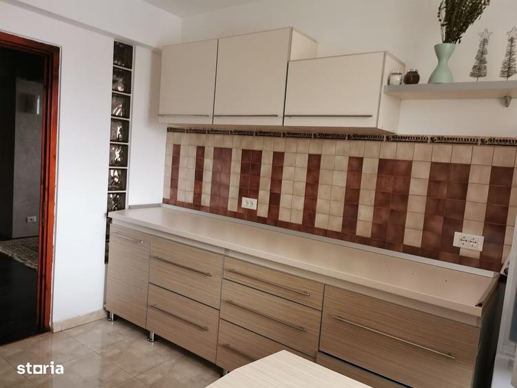 Apartament cu 3 camere decomandat în George Enescu