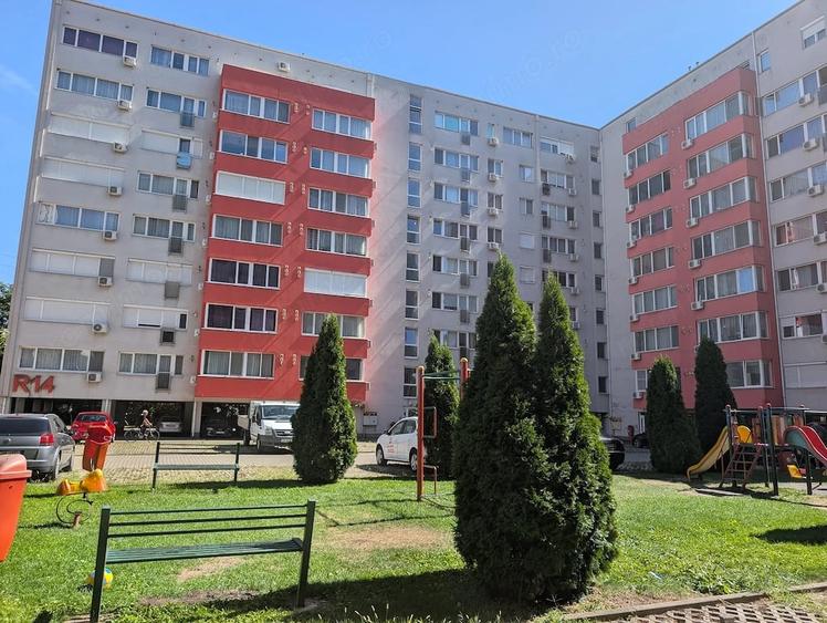 Apartament cu 3 camere decomandat în UTA