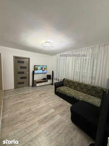 Apartament cu 3 camere semidecomandat, mobilat în Tei