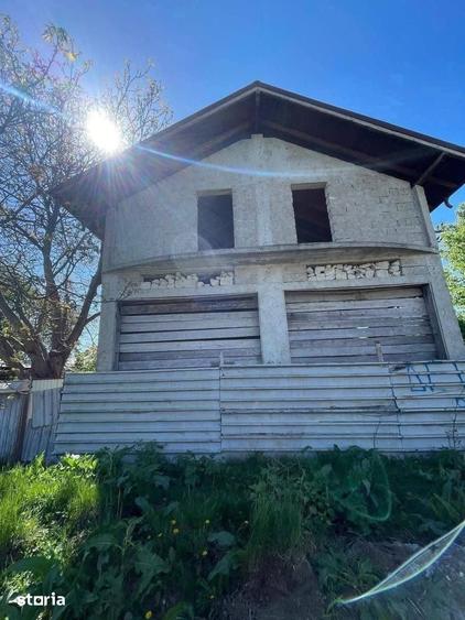 Casă cu 4 camere cu Teren 250 Mp în Central