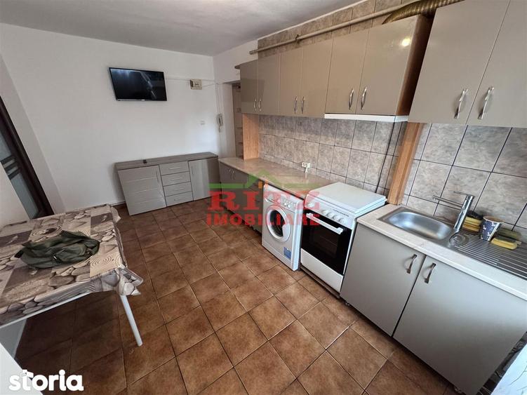 Apartament cu 3 camere semidecomandat în Ultracentral