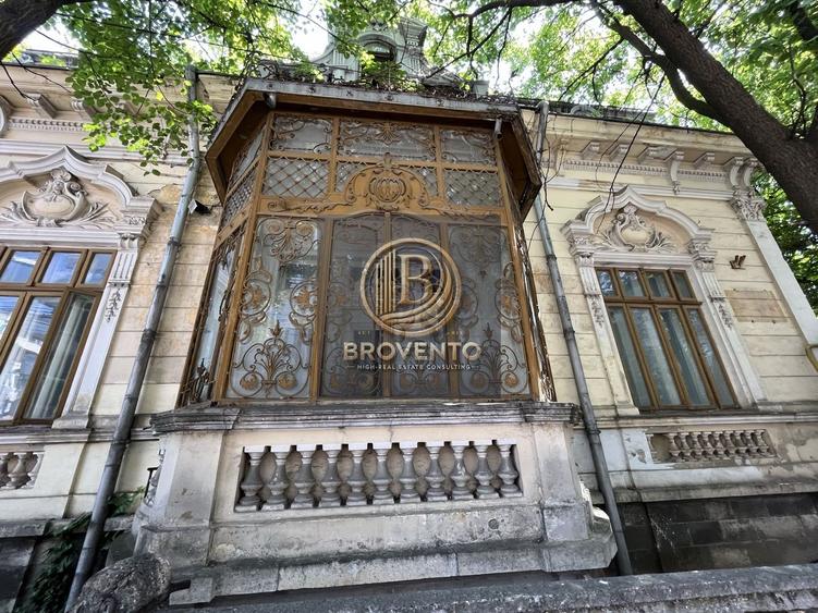 Casă individuală cu 15 camere cu Canalizare în Central