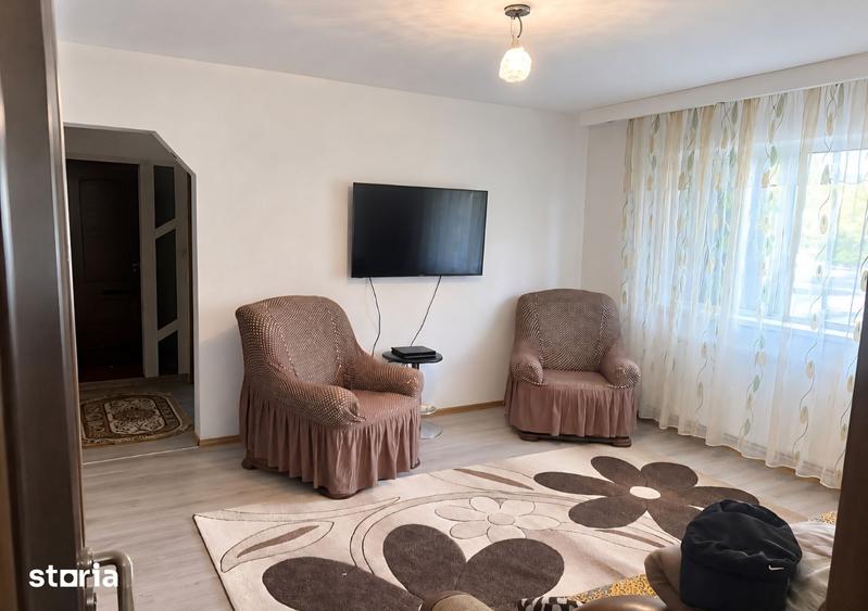 Apartament cu 2 camere semidecomandat în Calea București