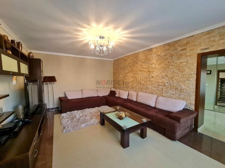 Casă individuală cu 6 camere cu Piscina în Domnești