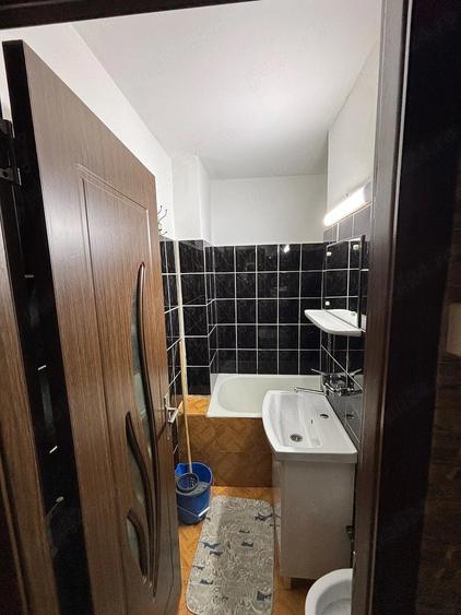 Apartament cu 3 camere nedecomandat în Ungureni