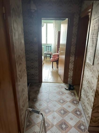 Apartament cu 3 camere decomandat în Tei