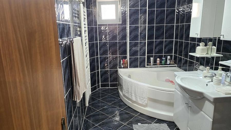 Apartament cu 3 camere decomandat în Dorobanți
