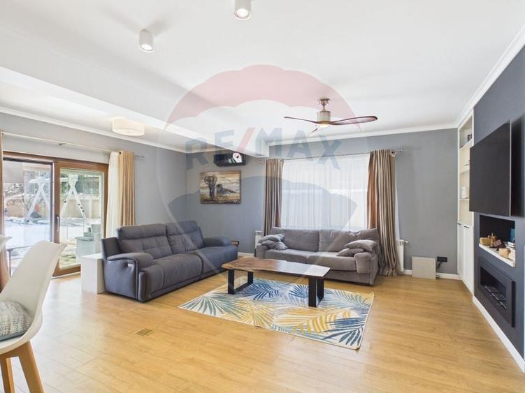 Casă individuală cu 6 camere cu Teren 1325 Mp în Central