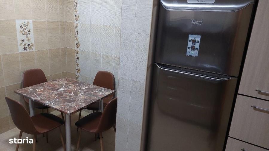 Apartament cu 3 camere semidecomandat în Brâncoveanu