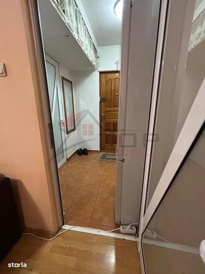 Apartament cu 3 camere semidecomandat în Dacia