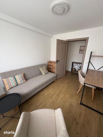 Apartament cu 4 camere semidecomandat în Central
