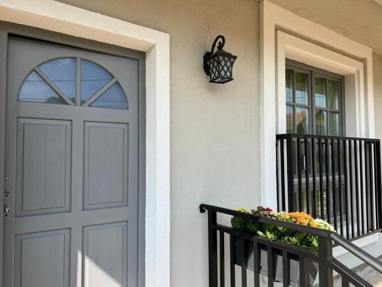 Margine de triplex : 5 camere, 3 bai,2 dressinguri,bucatarie, balcon,terasa. - 16