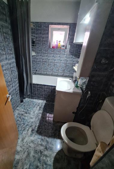 Apartament cu 3 camere decomandat, mobilat în Central