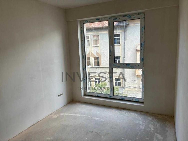 Apartament cu 3 camere semidecomandat în Central