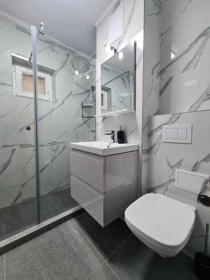 Apartament cu 3 camere decomandat în Sub Arini