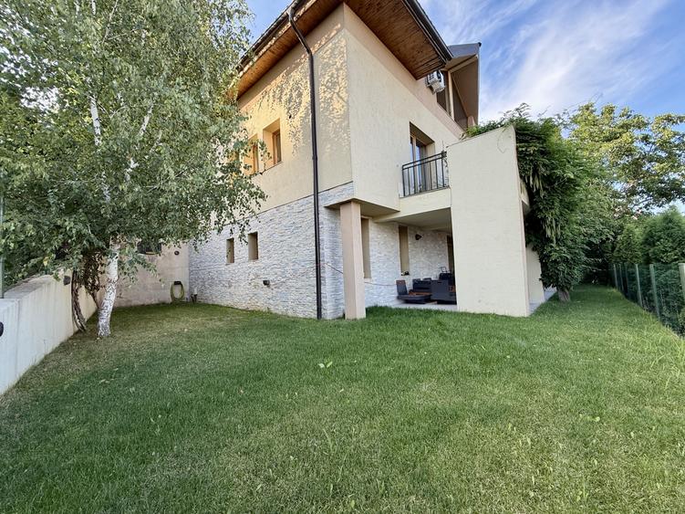 Casă individuală cu 5 camere cu Canalizare în Grigorescu