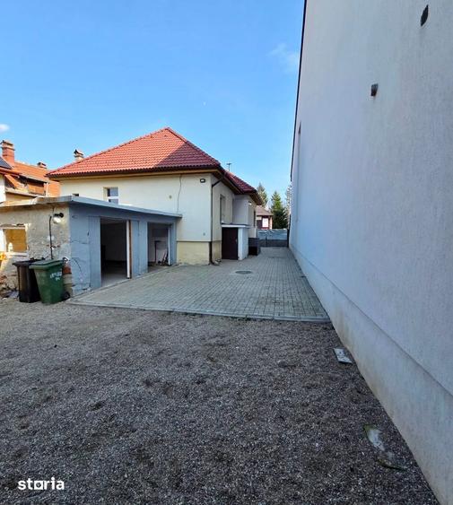 Casă cu 3 camere decomandat cu Canalizare în Central