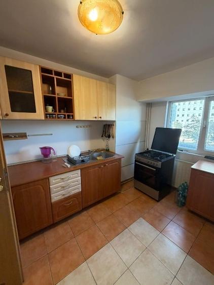 Apartament cu 2 camere decomandat, mobilat în P-ța Victoriei