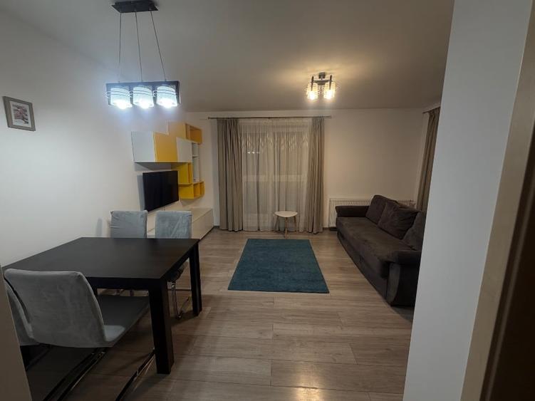 Apartament cu 2 camere decomandat, mobilat în Tractorul
