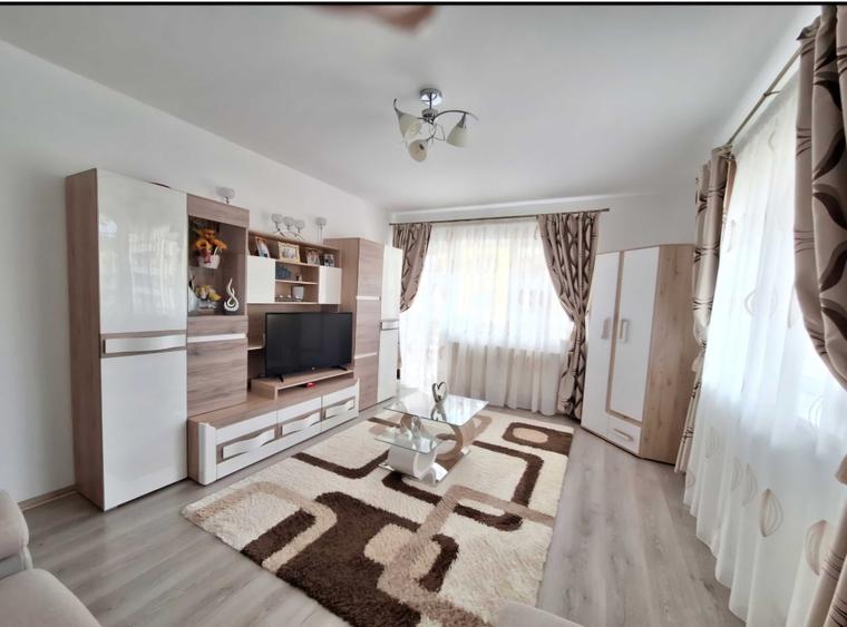 Apartament cu 2 camere decomandat în Sânpetru