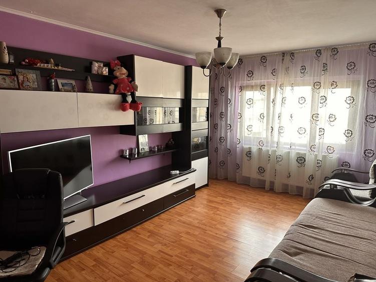 Apartament cu 2 camere decomandat în Rovinari