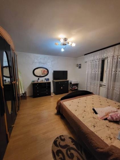 Casă cu 5 camere cu Canalizare în Obor