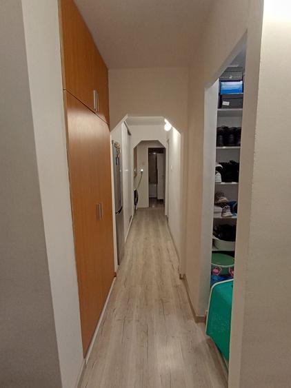 Apartament cu 3 camere decomandat în Exterior Vest