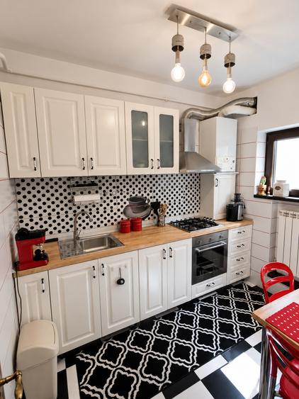 Apartament cu 2 camere decomandat, mobilat în Ultracentral