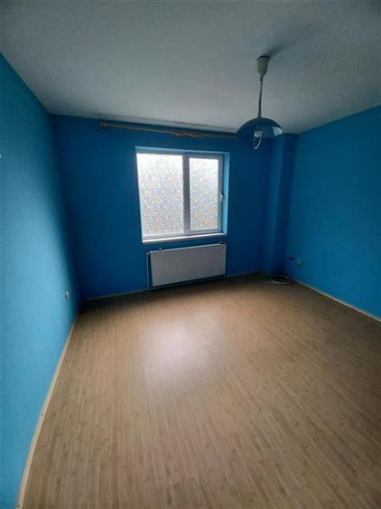 Casă cu 6 camere cu Teren 350 Mp în Apollo
