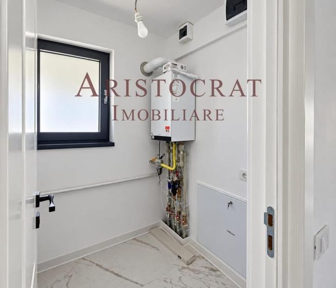 Casă cu 5 camere cu Teren 330 Mp în Corbeanca