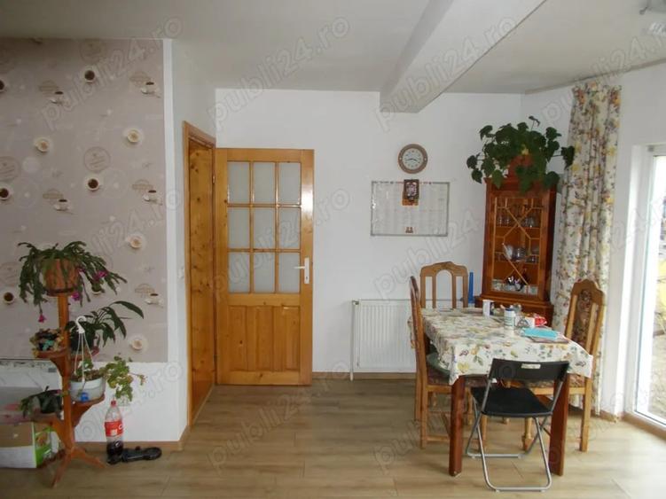 Casă cu 4 camere în Moșnița Veche