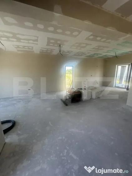 Casă cu 4 camere cu Teren 500 Mp în Păulești