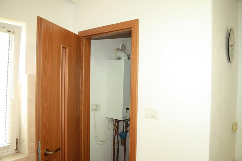 Apartament cu 3 camere decomandat, mobilat în Central