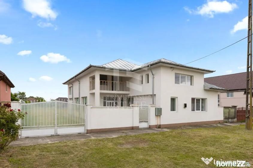 Casă cu 7 camere cu Teren 1446 Mp în Macea
