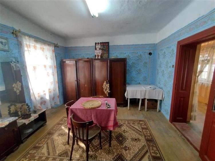 Casă individuală cu 7 camere cu Teren 546 Mp în Socol