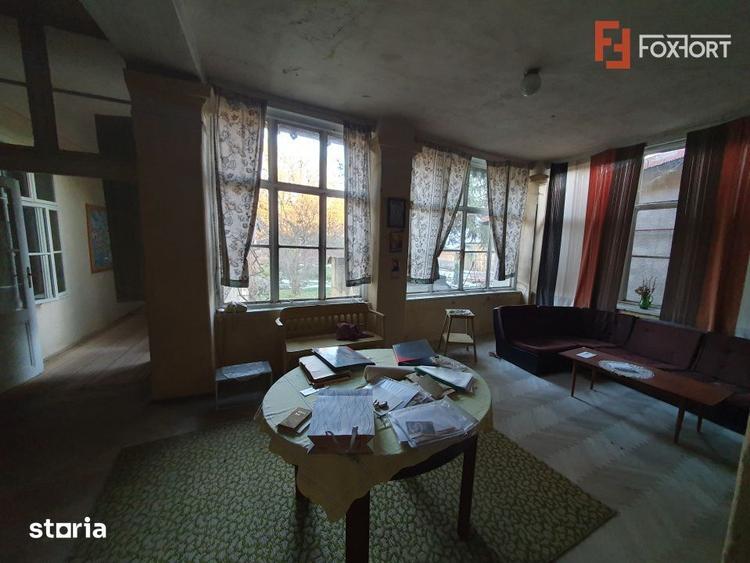 Apartament cu 5 camere nedecomandat, mobilat în Central