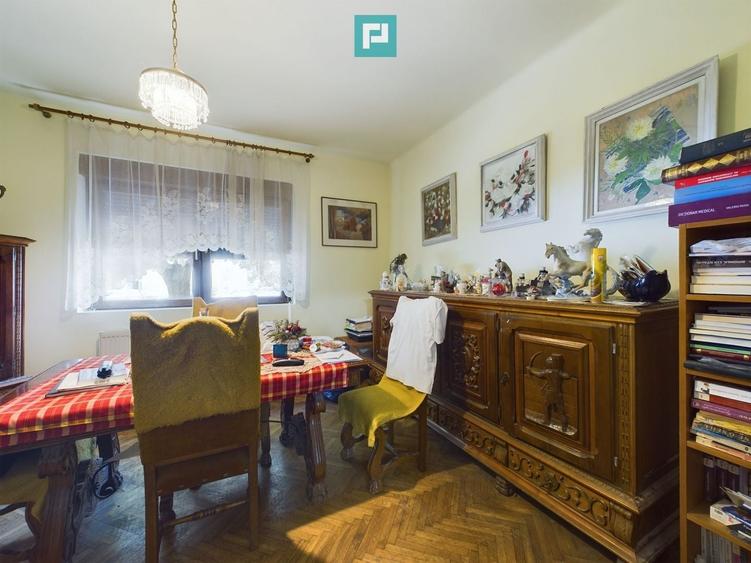 Casă individuală cu 10 camere cu Canalizare în Funcționarilor