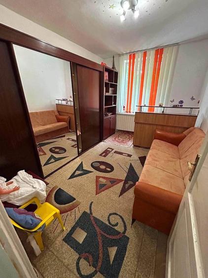 De vanzare apartament cu 2 camere,2 bai, balcon, decomandat, etajul 1 Pret 45000euro - 7