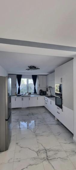 Casă cu 3 camere cu Teren 300 Mp în Dumbrăvița