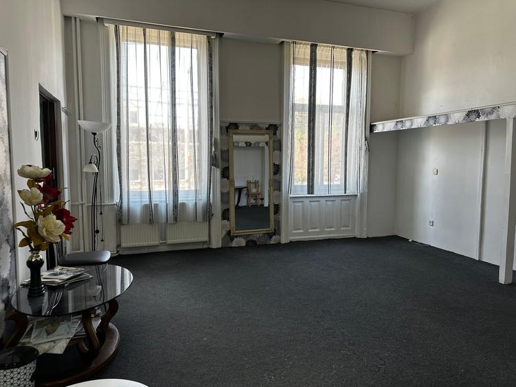 Apartament cu 4 camere semidecomandat în Ultracentral