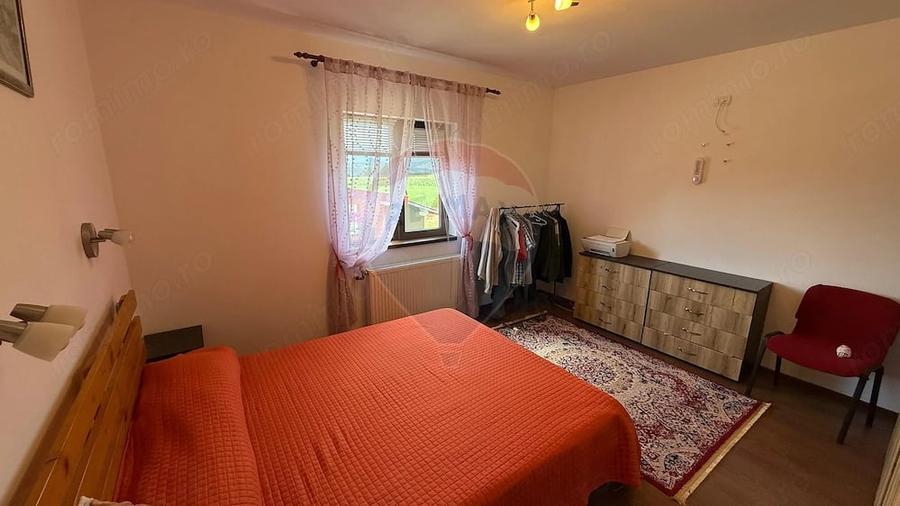 Casă cu 3 camere cu Teren 1667 Mp în Răcoasa