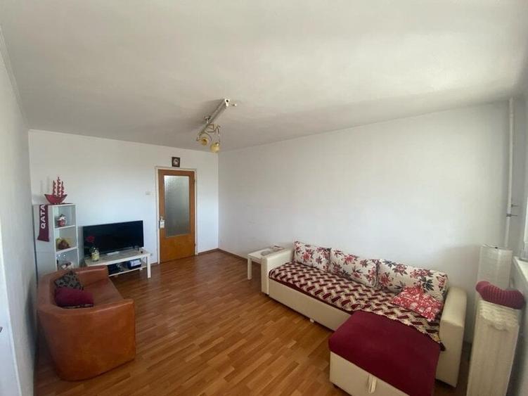 Apartament cu 3 camere decomandat în Colentina