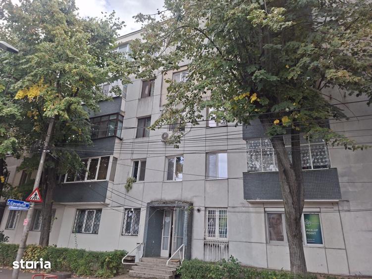 Apartament cu 3 camere decomandat în Democrației