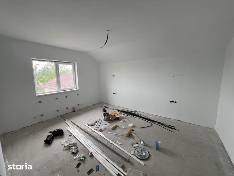Casă cu 5 camere cu Teren 1000 Mp în Păulești
