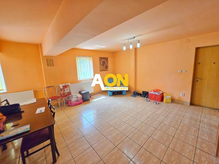 Apartament cu 3 camere decomandat, mobilat în Central