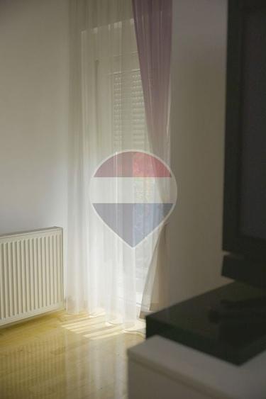 Casă individuală cu 7 camere cu Piscina în Girov