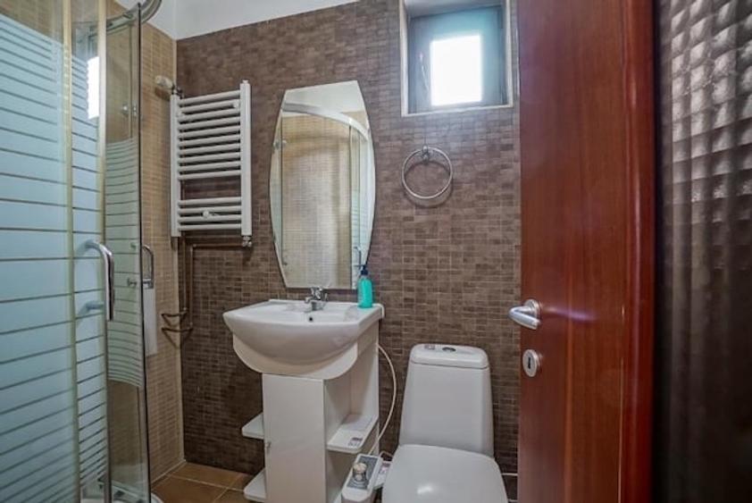 Apartament cu 5 camere semidecomandat în Unirii