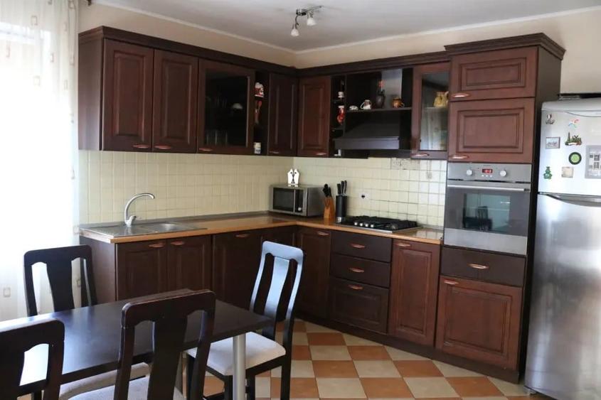 Casă cu 5 camere în Obor
